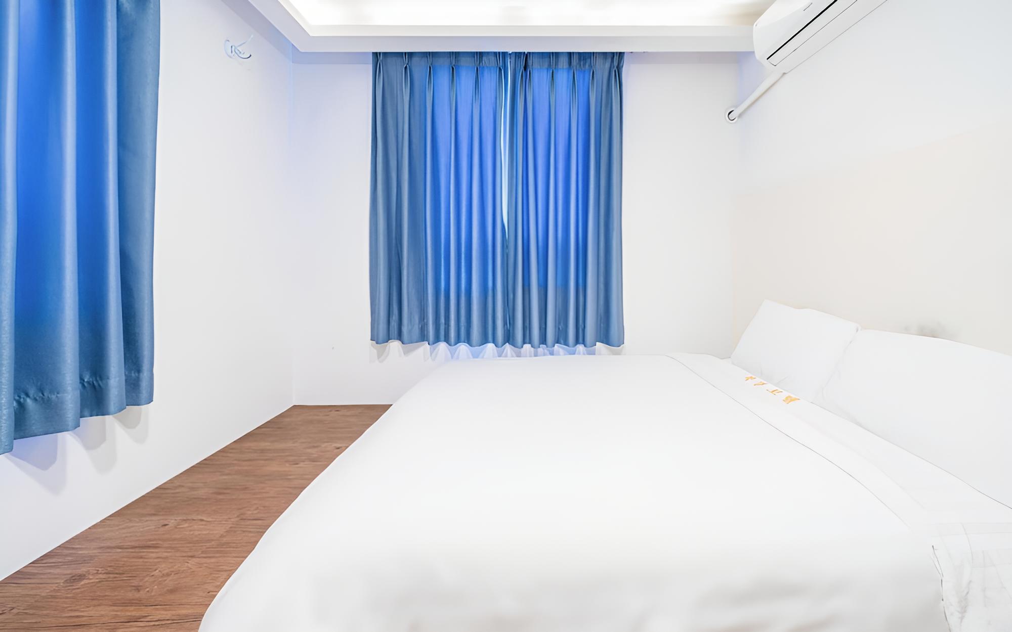 Room (Standard Room) - Photo 15
