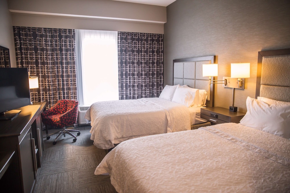Room, 2 Queen Beds, Accessible, Bathtub photo 1