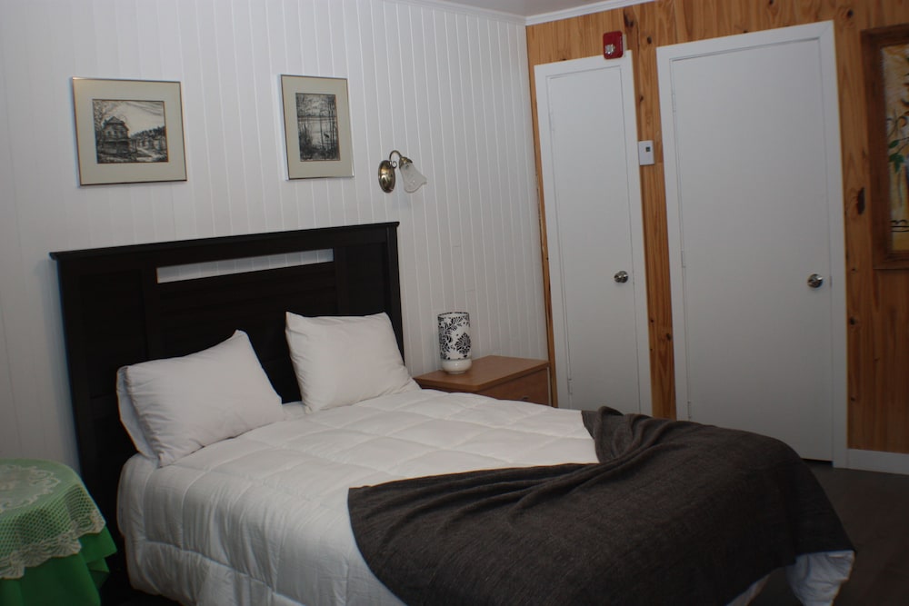 Economy Double Room (Motel / 1 double bed) photo 3