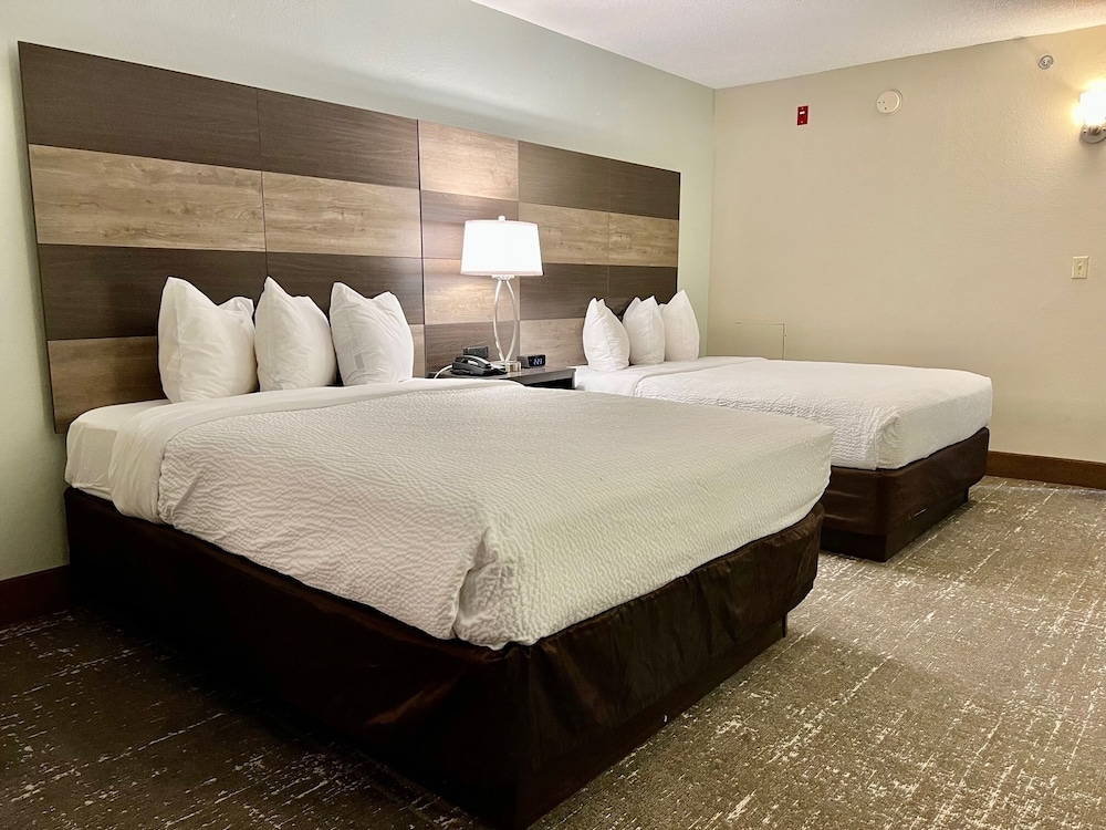 Standard Room, 2 Queen Beds, Non Smoking - Photo 2