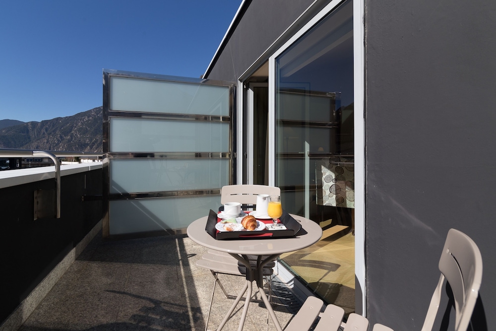 Deluxe Double or Twin Room, Terrace, City View