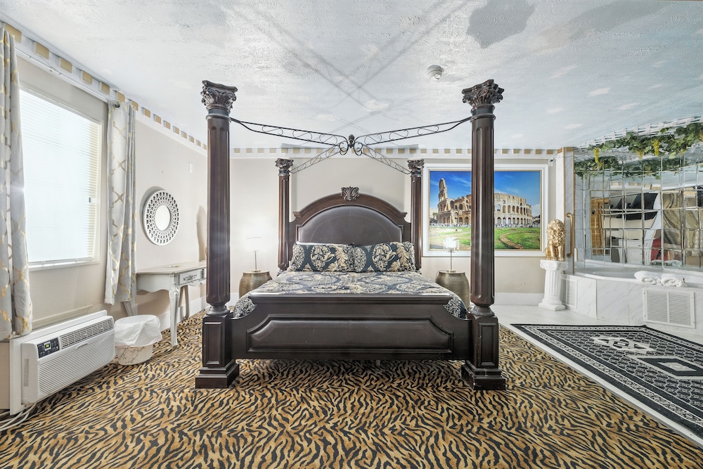 Suite, 1 King Bed, Non Smoking (Roman) - Photo 2