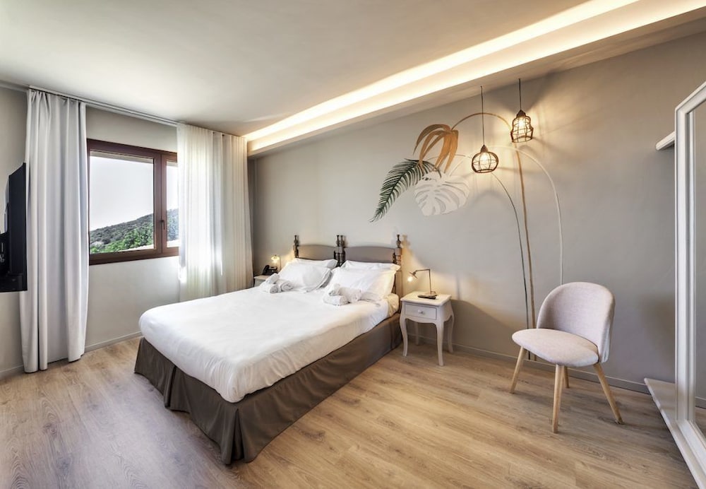 Classic Double Room, 1 Queen Bed - Photo 1