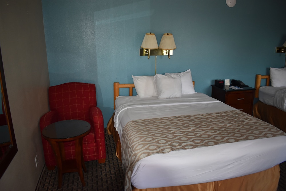 Standard Room, 2 Queen Beds, Non Smoking photo 2