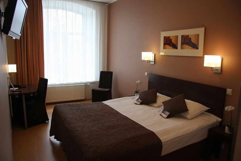 Double or Twin Room (Single Use) - Photo 2