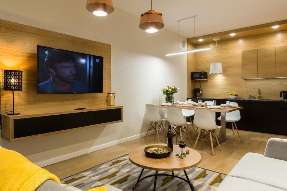 Executive Apartment (112 with SPA, Pool access)