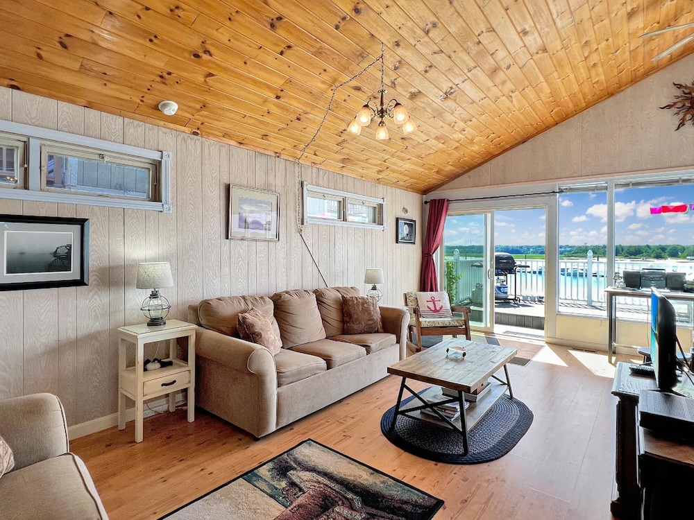 House, 1 Queen Bed with Sofa bed (Twin Sails) photo 3