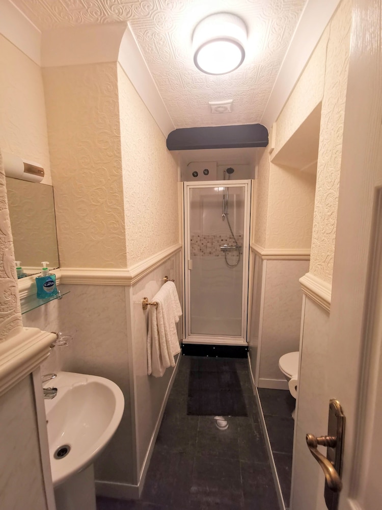 Superior Double Room, Ensuite, Garden View (Deluxe King with Lounge) - Photo 5