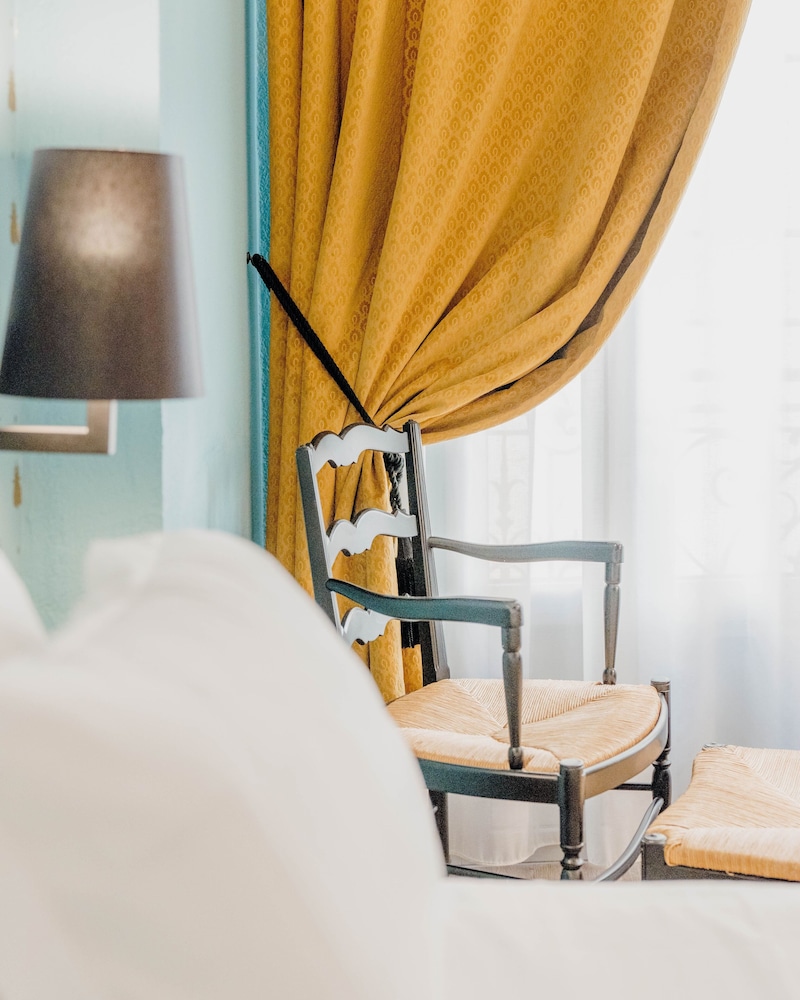 Deluxe Room - Photo 15
