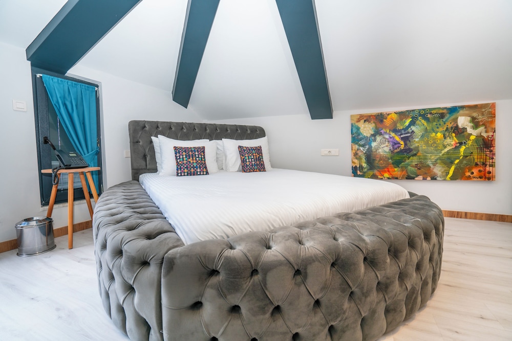 Romantic Suite with Jacuzzi and Terrace photo 3