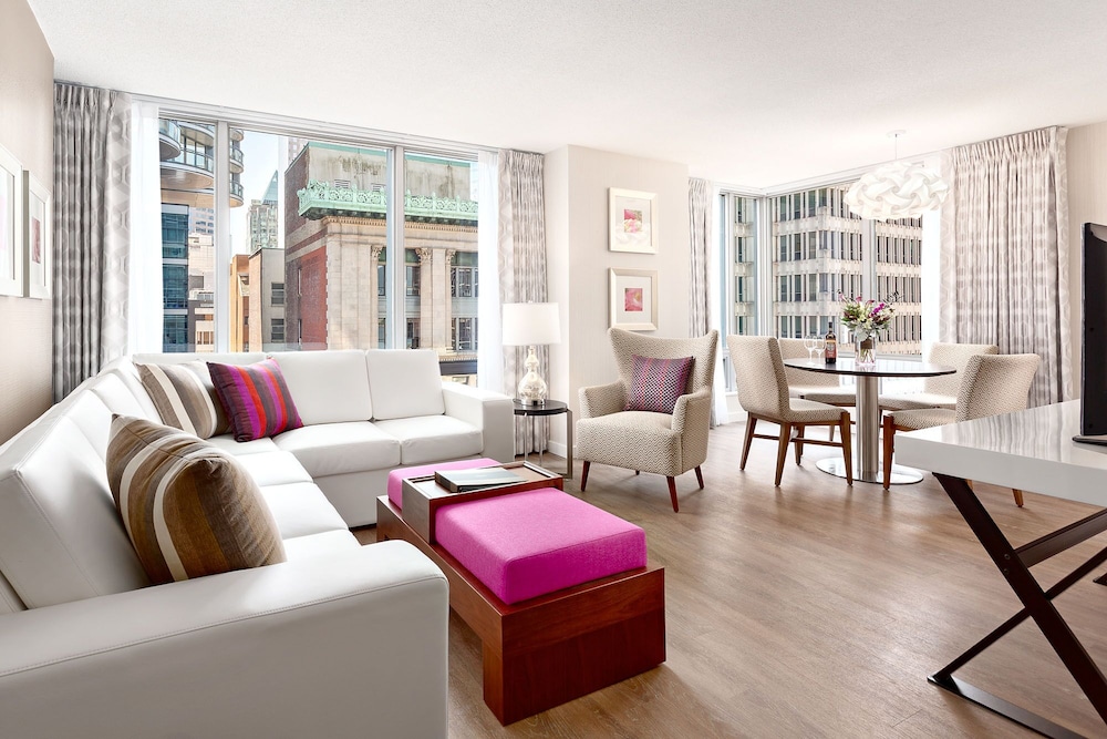 Deluxe Suite, 1 King Bed with Sofa bed, City View - Photo 2