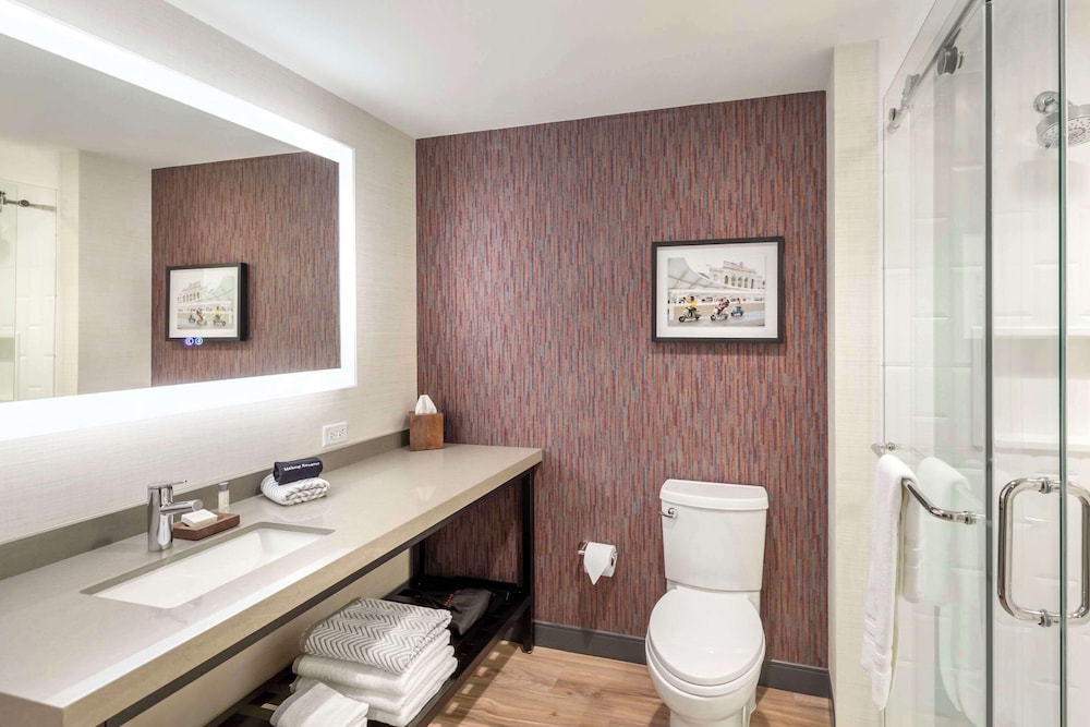 Room, 2 Queen Beds, Roll-in Shower, Non Smoking