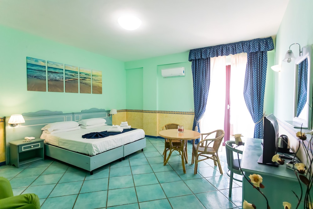 Double Room, Sea View - Photo 11