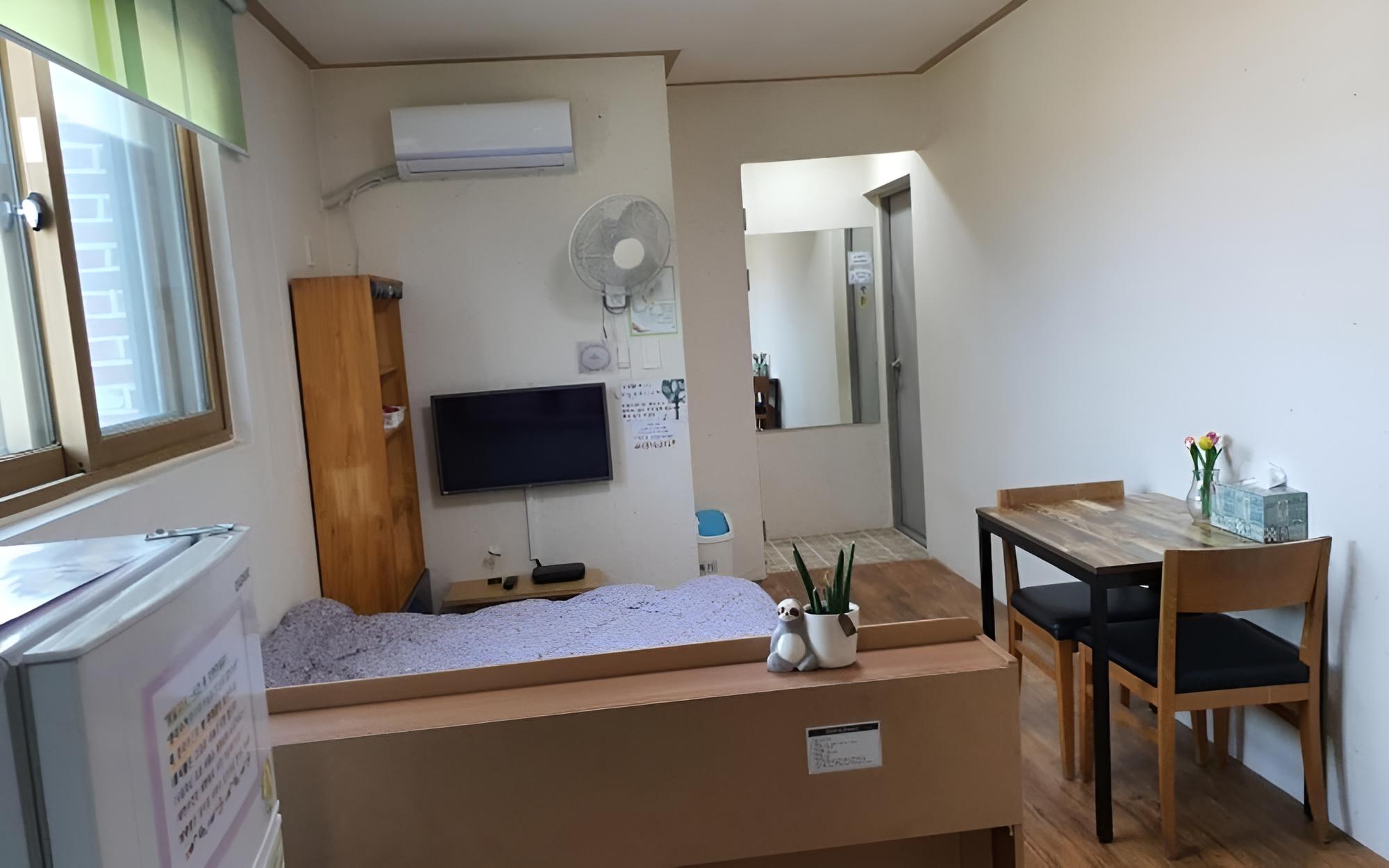 Room (Wild Flower Room 2)