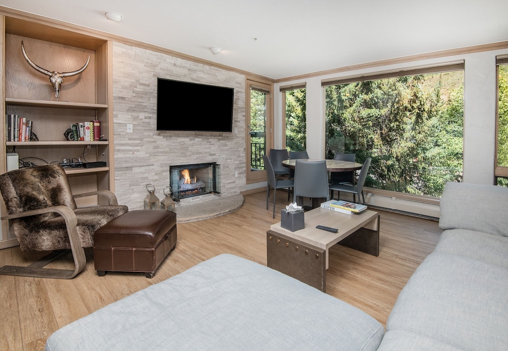 Condo, 2 Bedrooms