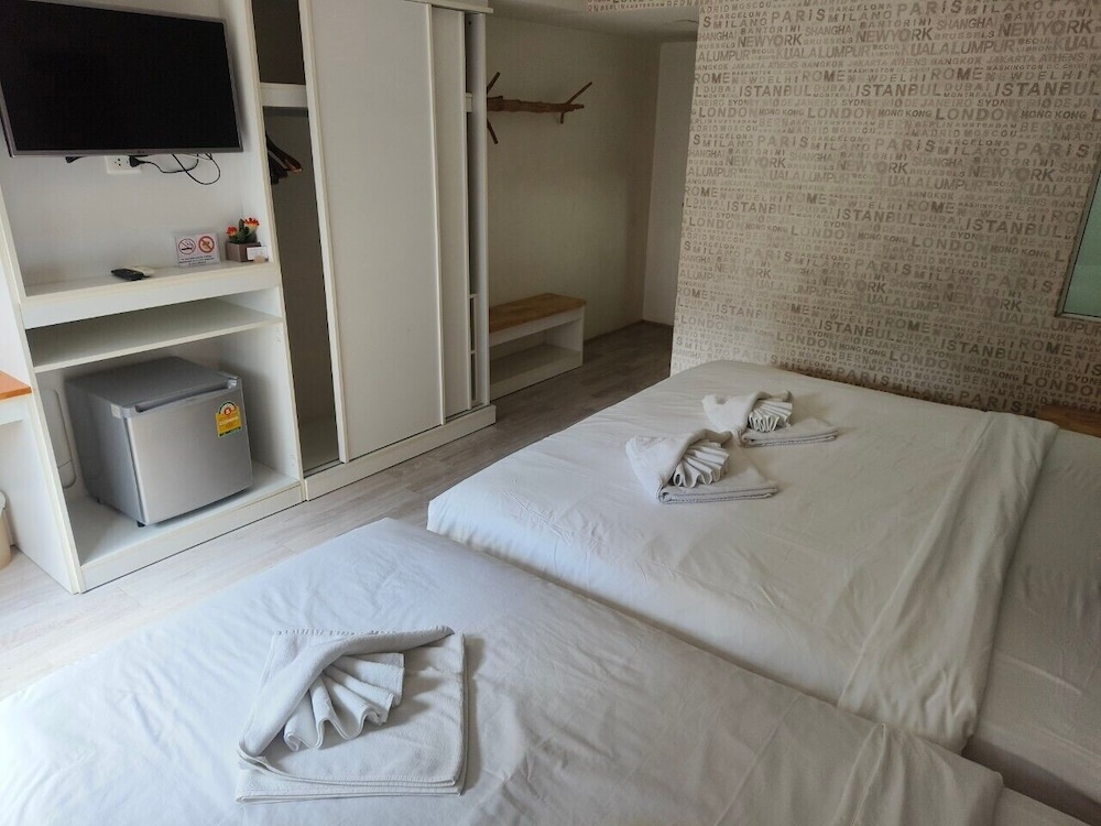 Family Room - Photo 5