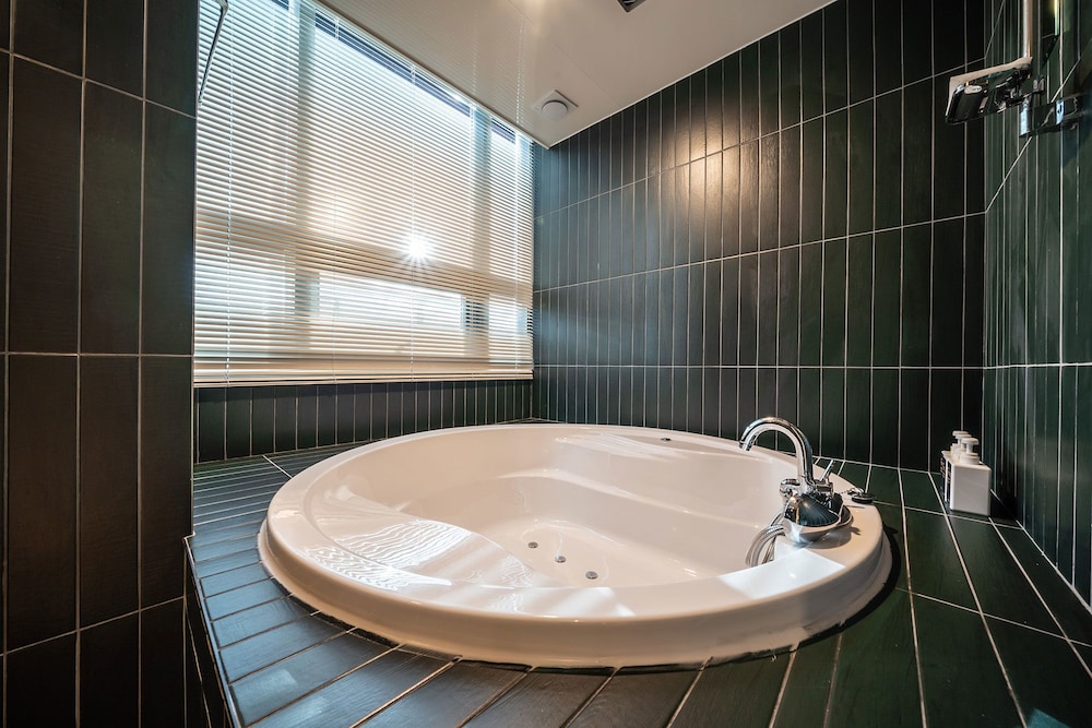 Vip, Jetted Tub - Photo 10