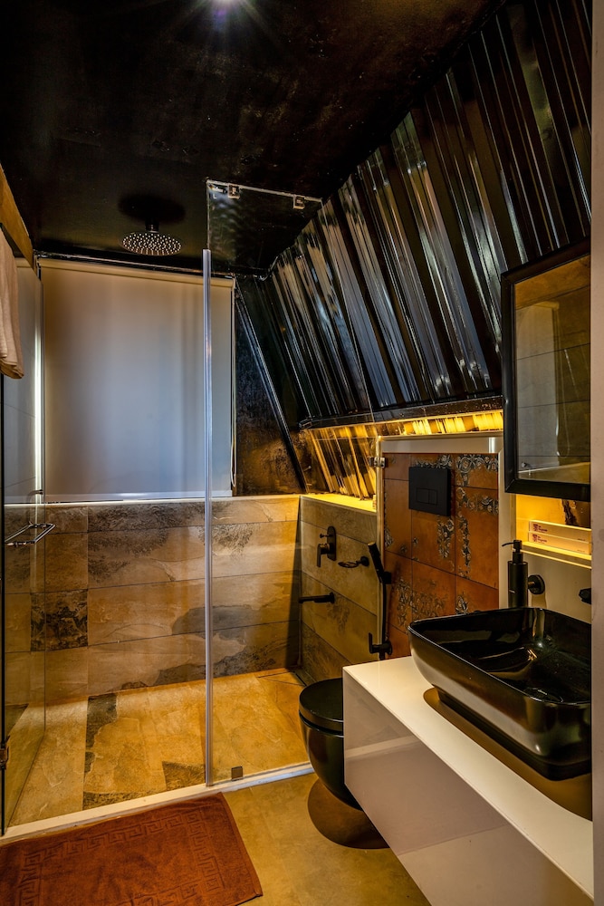 Executive Room - Photo 22