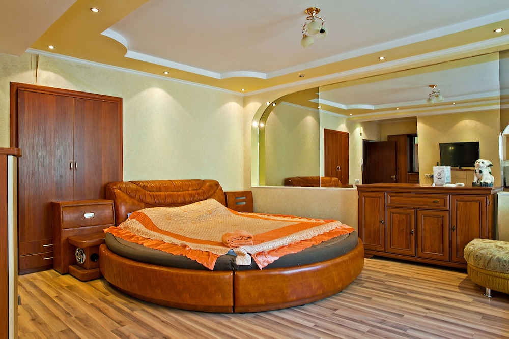 Romantic Studio Suite, Balcony (Zheltoksan Street 78) photo 1