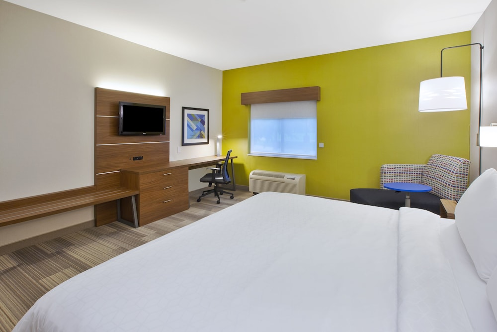 Standard Room, 1 King Bed - Photo 6