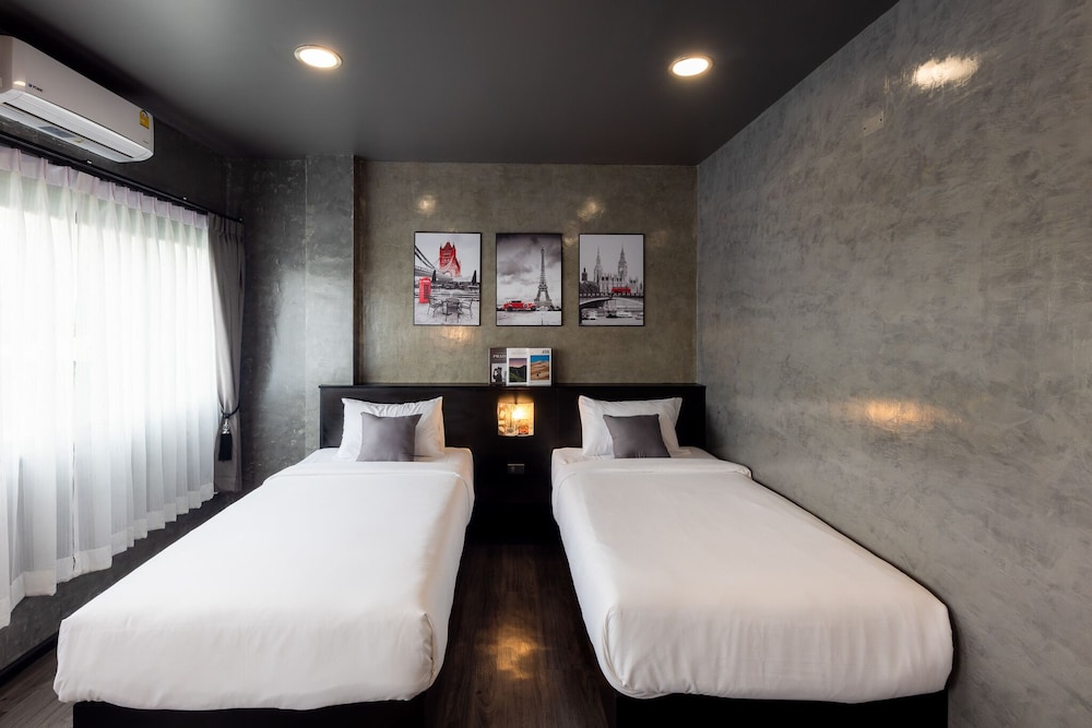 Standard Twin Room - Photo 12
