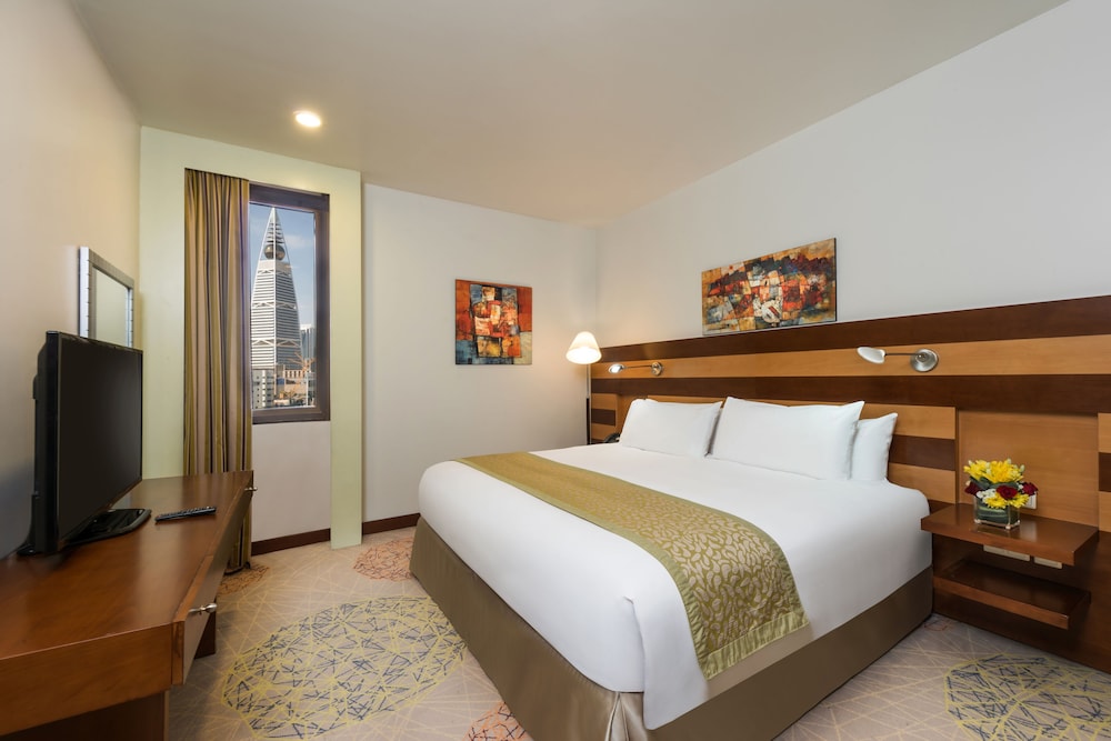 Standard Room, 1 Queen Bed, Non Smoking thumbnail 5