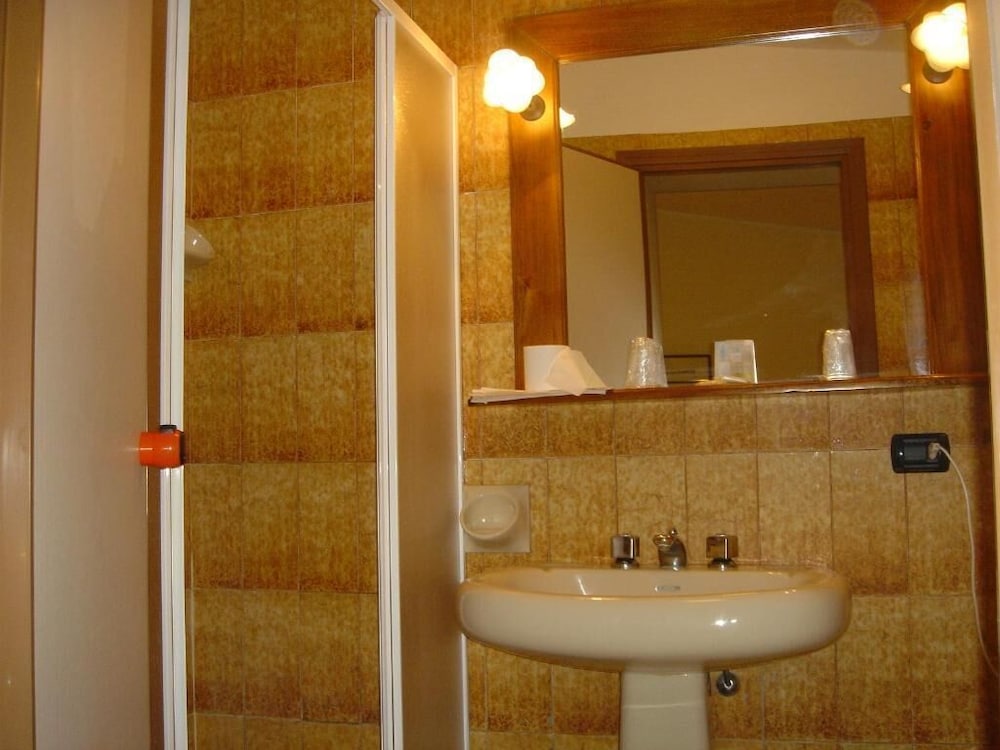 Classic Quadruple Room photo 3