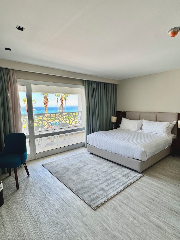 Standard Double or Twin Room, Sea View - Photo 1