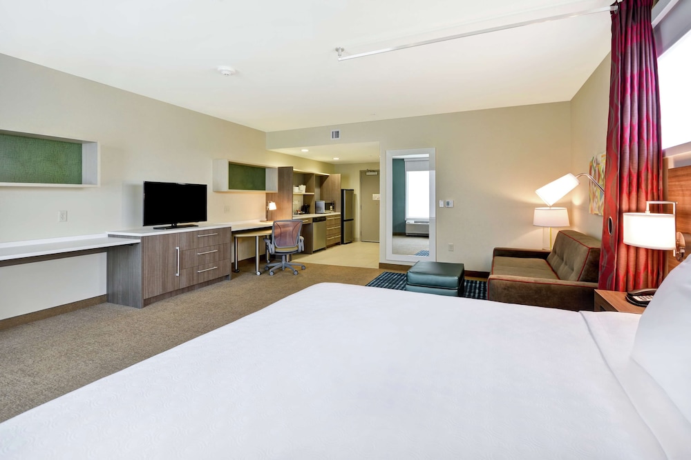 Studio, 1 King Bed, Accessible, Bathtub photo 1