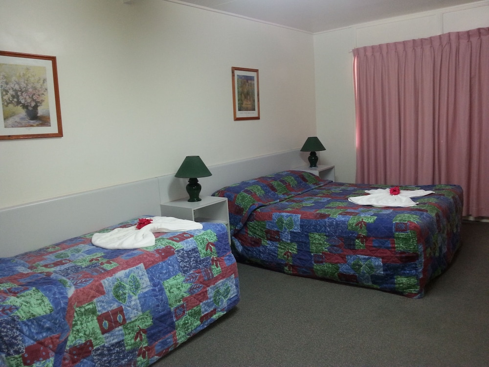 Motel Room, Non Smoking (3 People) photo 2