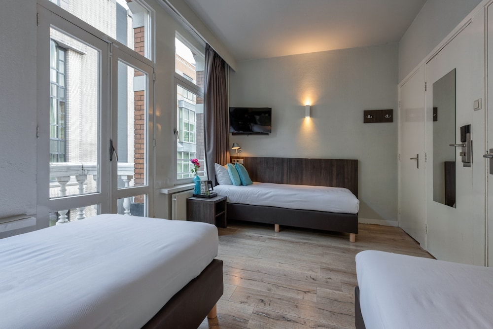 Triple Room, 3 Twin Beds photo 2