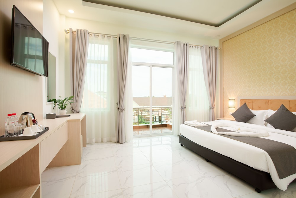 Suite, Pool View photo 2