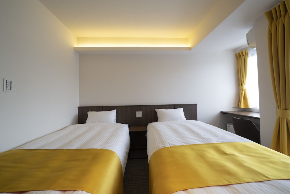Standard Twin Room (Check in by 10 pm) photo 3