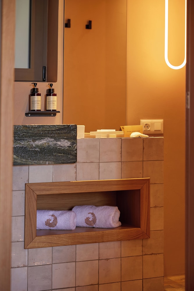 Junior Suite with Plunge Pool - Photo 23
