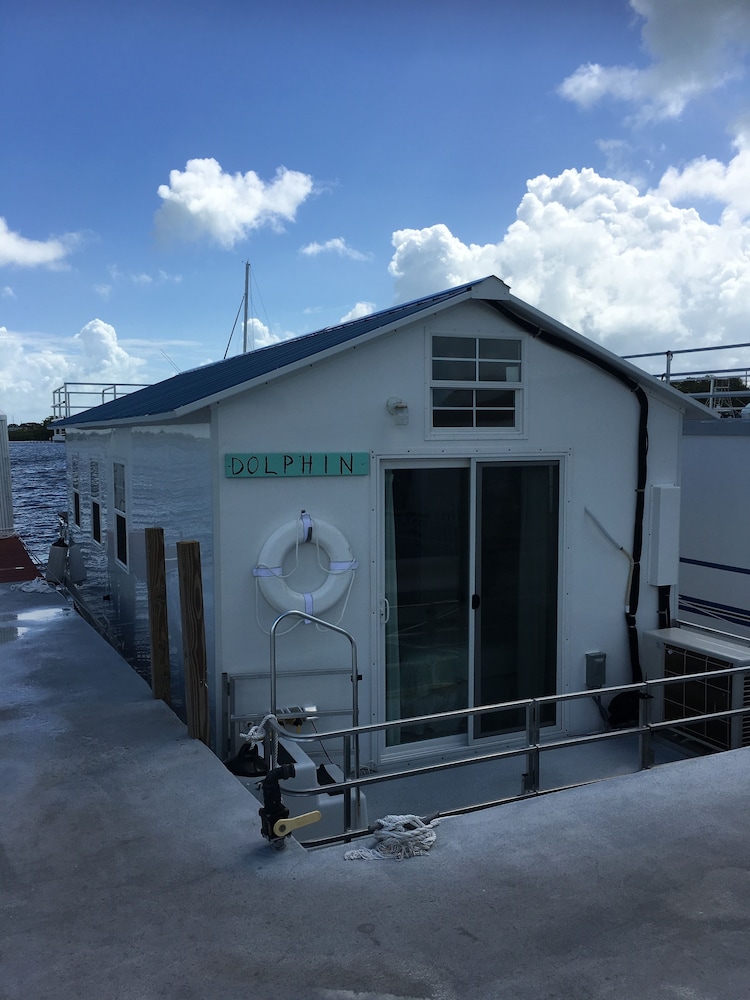Dolphin: Aqua Lodge, 1 Bedroom, Bay View photo 2