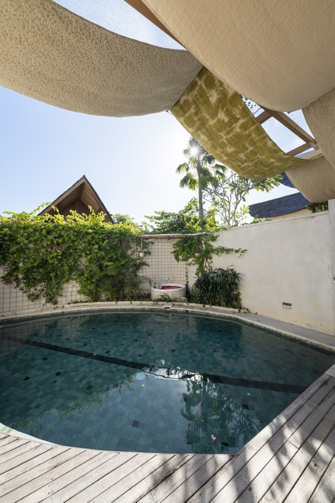 Smart 1 Bedroom Villa with Private Pool & Hot Tub - Photo 33