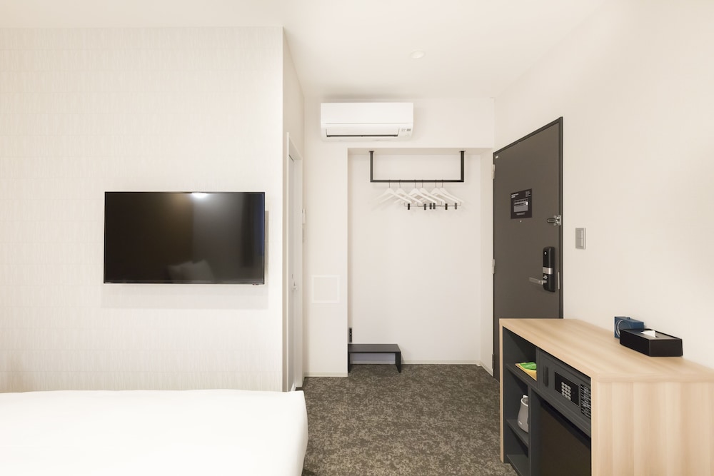 Twin Room with Sofa bed - Photo 4