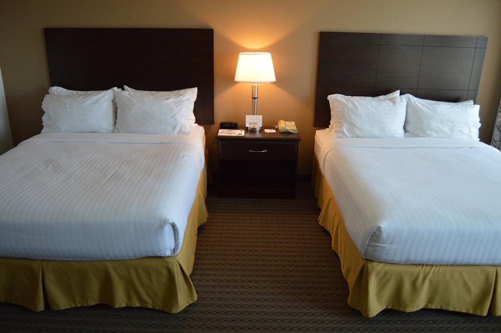 Standard Room, 2 Queen Beds - Photo 1