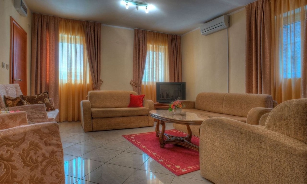 Comfort Apartment, 2 Bedrooms photo 3