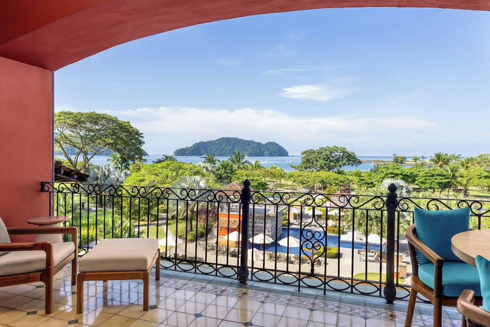 Family Room, 1 King Bed, Non Smoking, Ocean View - Photo 2