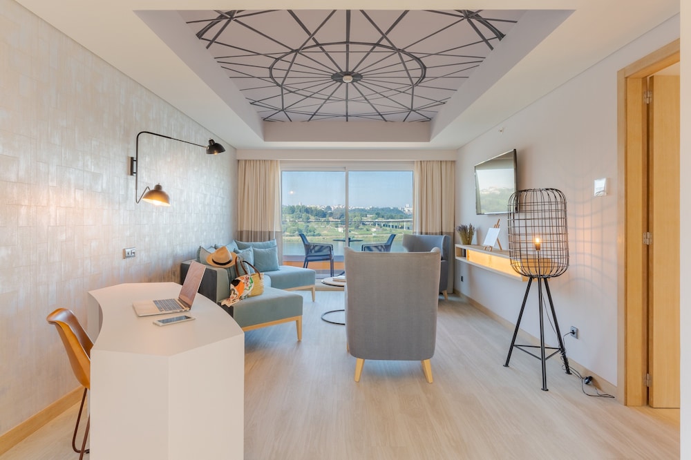 Junior Suite, River View - Photo 13