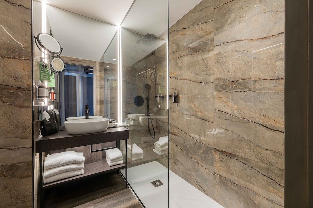 Deluxe Double or Twin Room - Photo 4