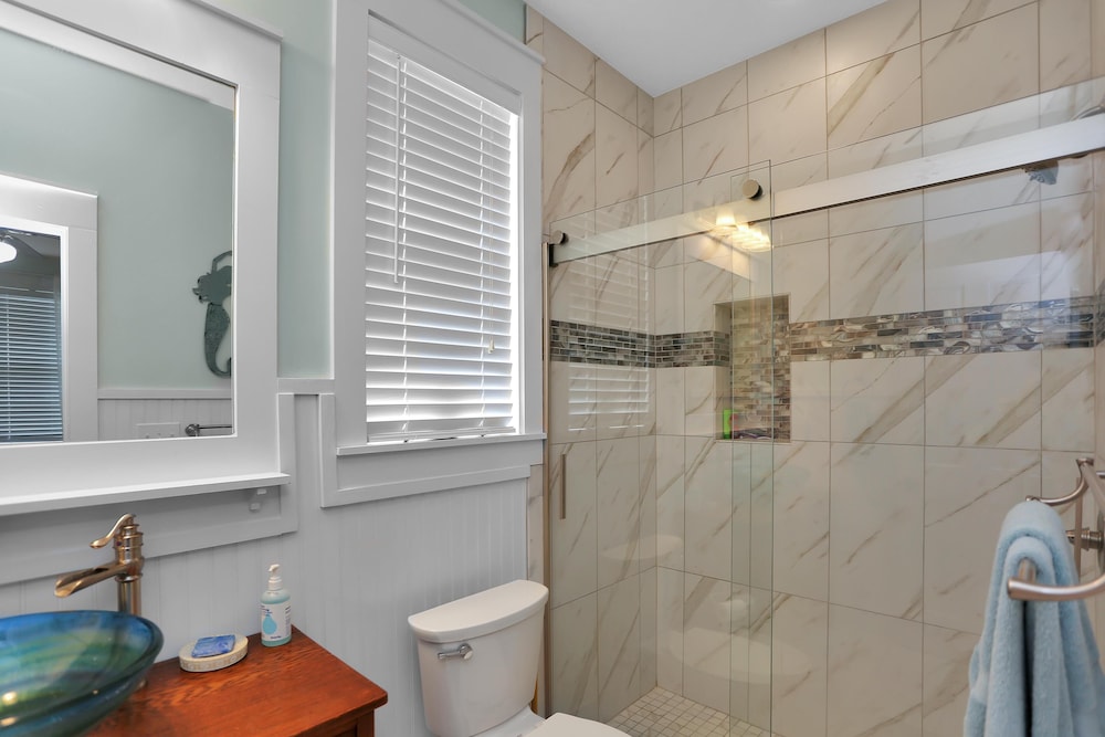 House, Multiple Beds (Barefoot Cottage D133  Beachy Keen) photo 3