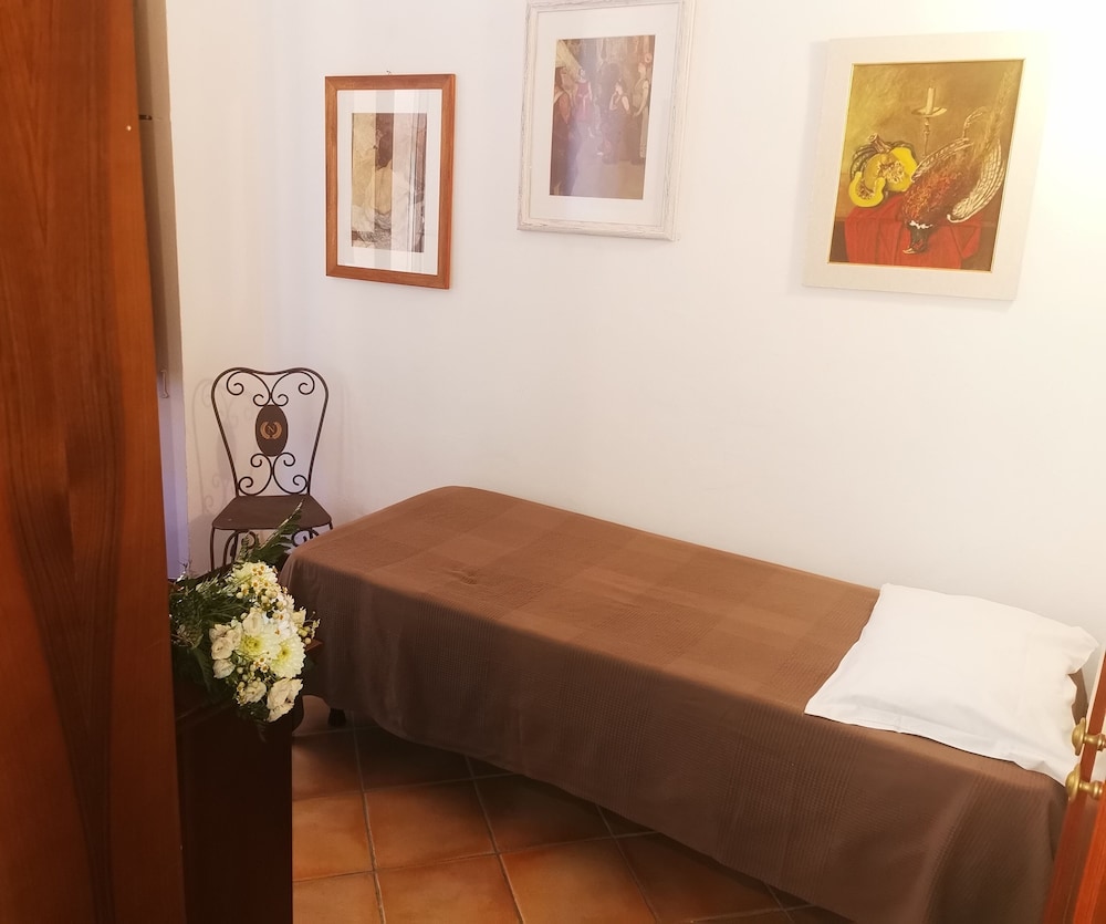 Basic Single Room photo 1