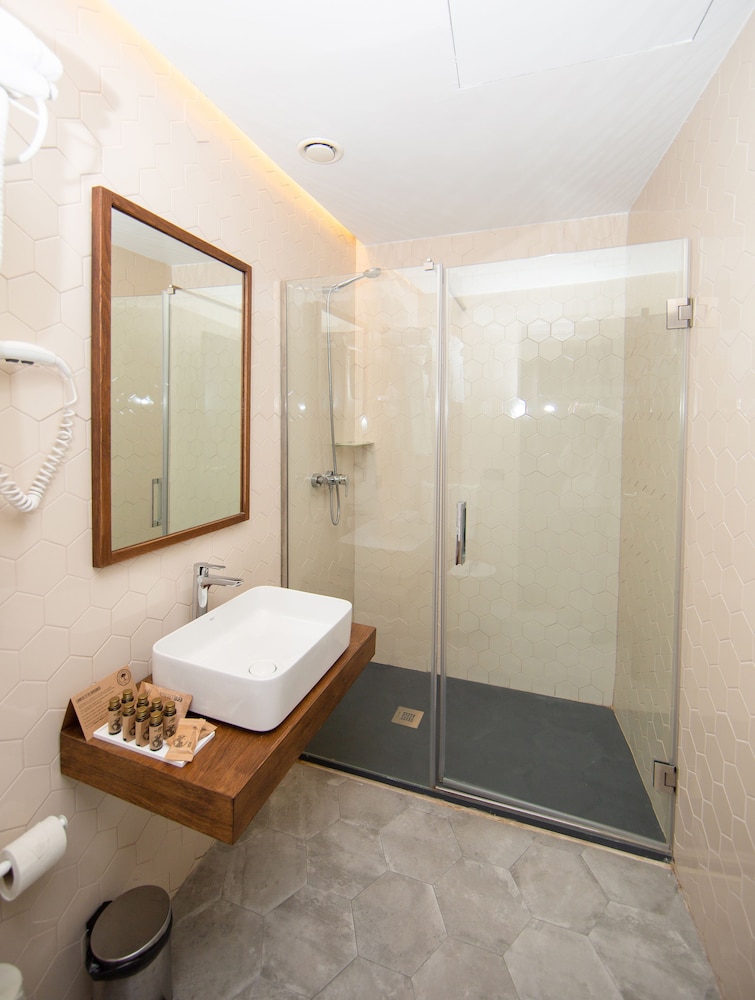 Superior Double Room, City View - Photo 14