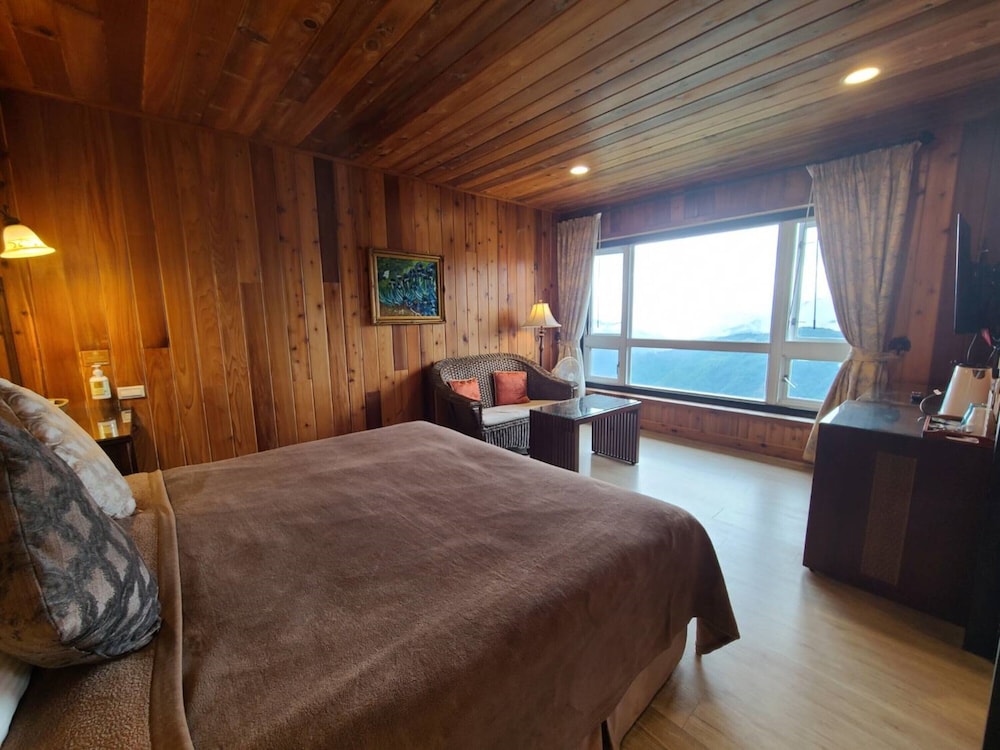 Grand Double Room, 1 Queen Bed (C) photo 2