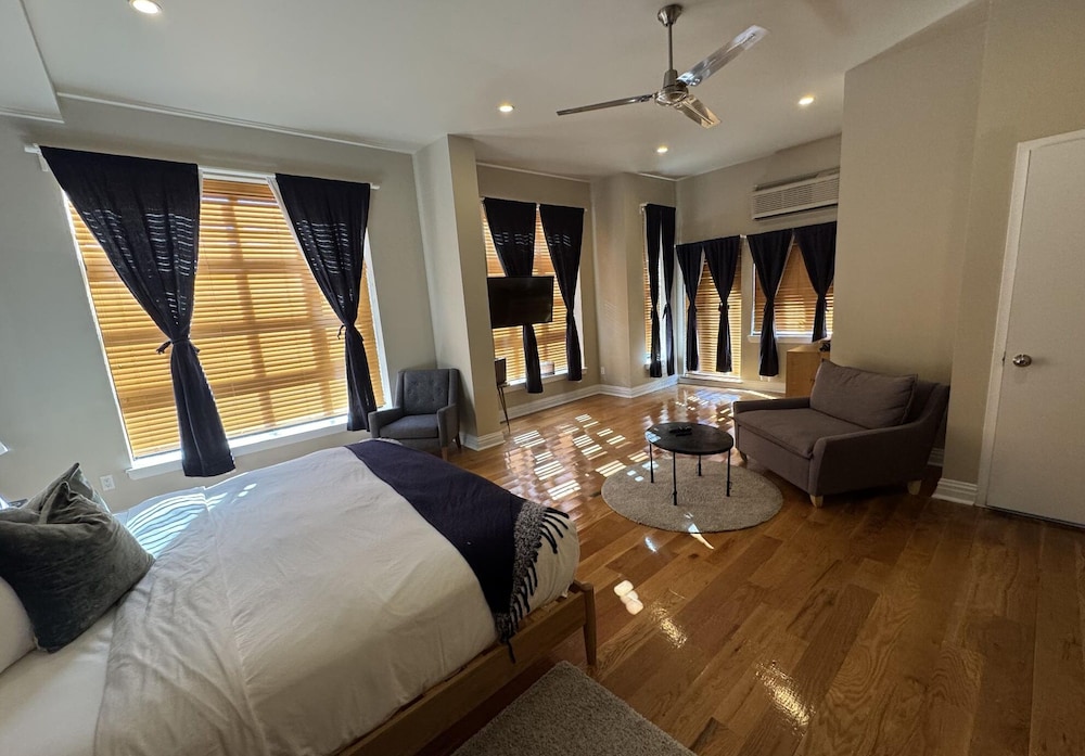 Superior Room, 1 King Bed, Balcony - Photo 1