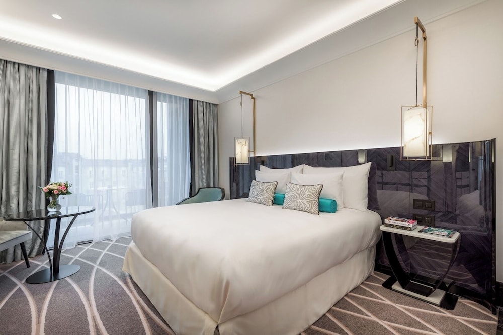 Executive Room - Photo 1