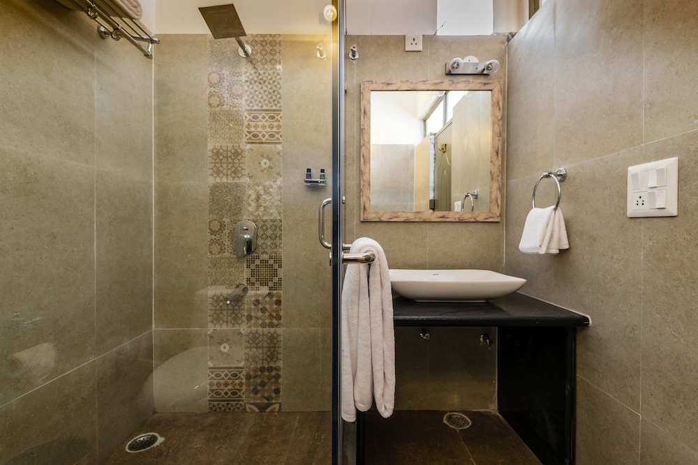 Deluxe Room - Photo 8
