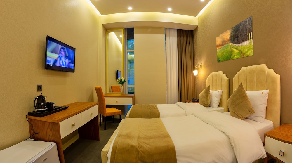 Standard Double Room, 1 King Bed photo 3